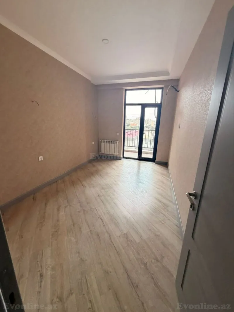3 otaqlı Mənzil 107 m² 7-ci mikrorayon Satılır