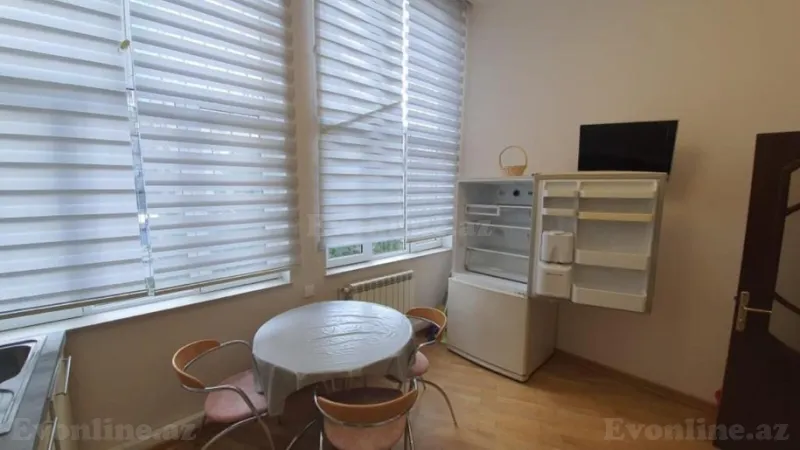 Kirayə verilir 4 otaqlı Mənzil Köhnə tikili 185 m² 28 May m. - şəkil 8