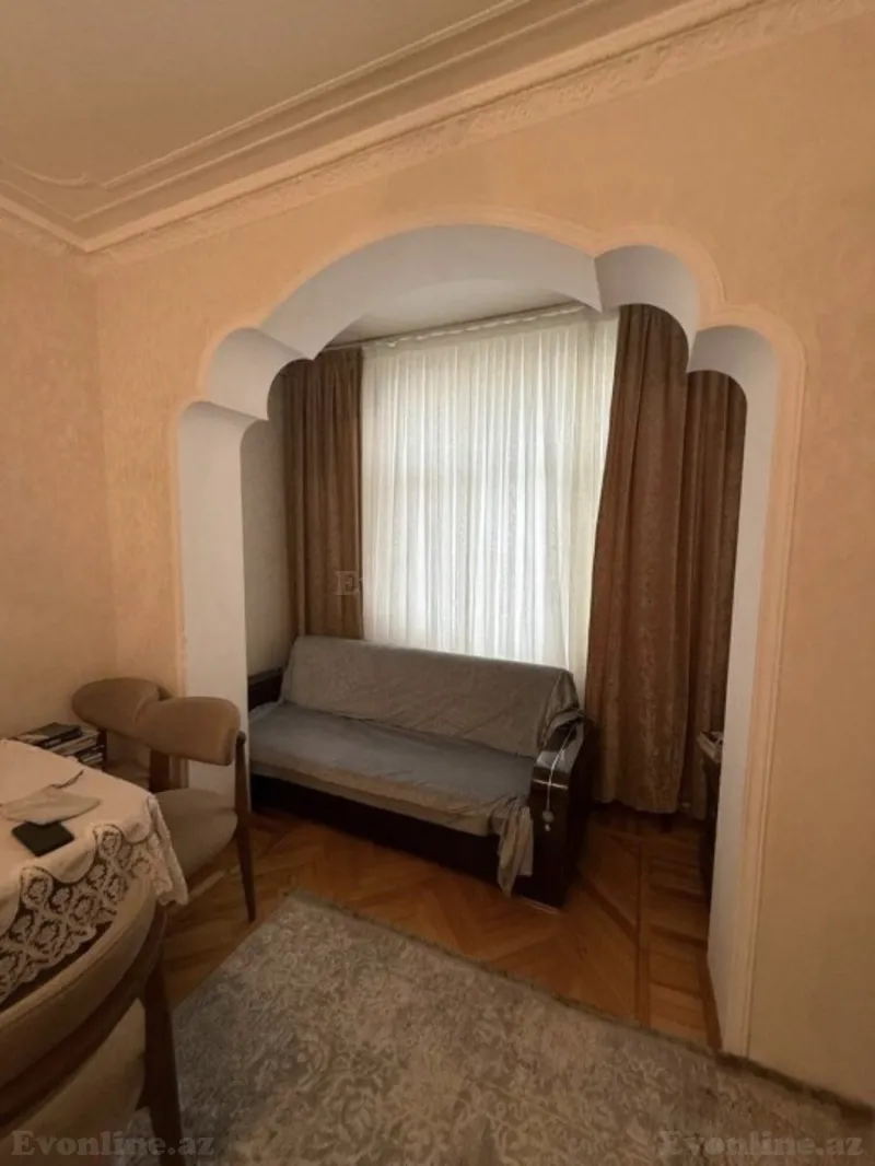 Satılır 2 otaqlı Mənzil Köhnə tikili 65 m² Gənclik m. - şəkil 2