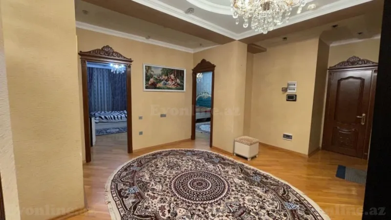 3 otaqlı Mənzil 135 m² 8 Noyabr m. Kirayə verilir