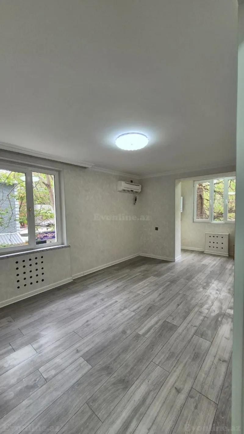 2 otaqlı Mənzil 40 m² İnşaatçılar m. Satılır