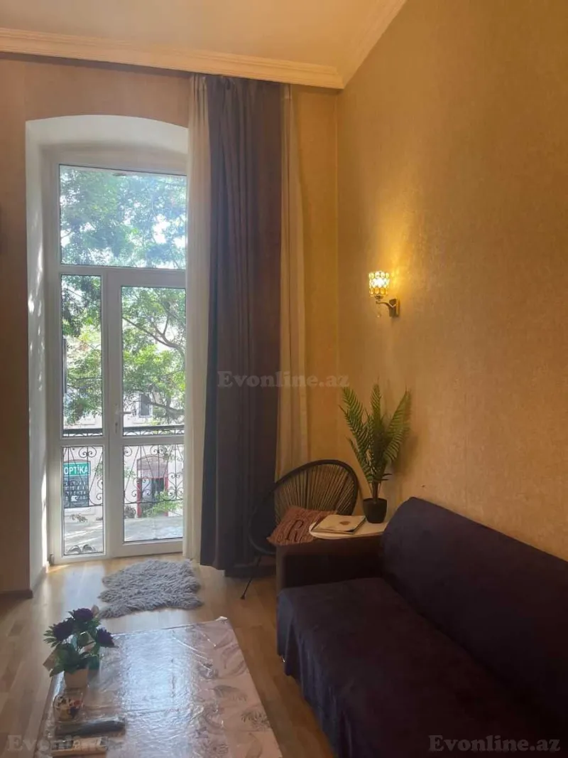Kirayə verilir 2 otaqlı Mənzil Köhnə tikili 70 m² İçərişəhər m.
