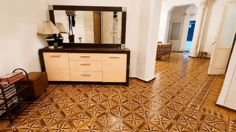 Kirayə verilir 4 otaqlı Mənzil Köhnə tikili 160 m² Sahil m. - şəkil 5