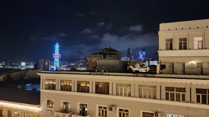 Kirayə verilir 4 otaqlı Mənzil Köhnə tikili 160 m² Sahil m. - şəkil 9