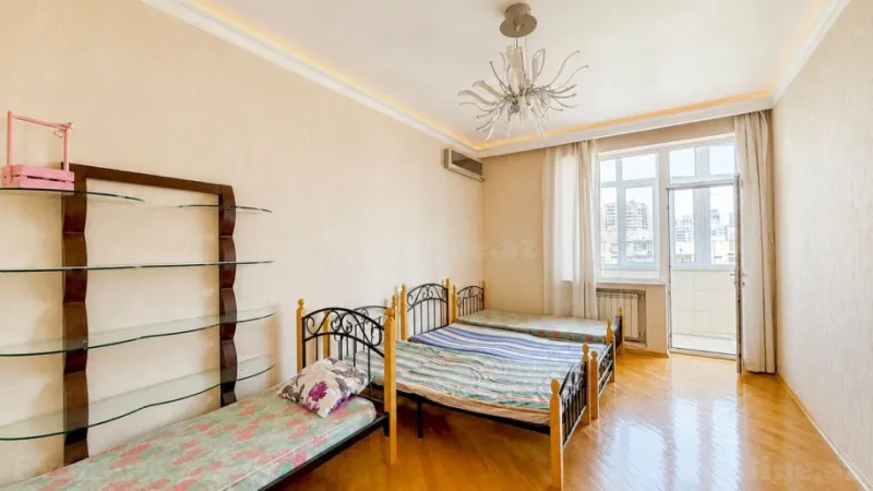 Satılır 3 otaqlı Mənzil Yeni tikili 145 m² Elmlər Akademiyası m. - şəkil 13