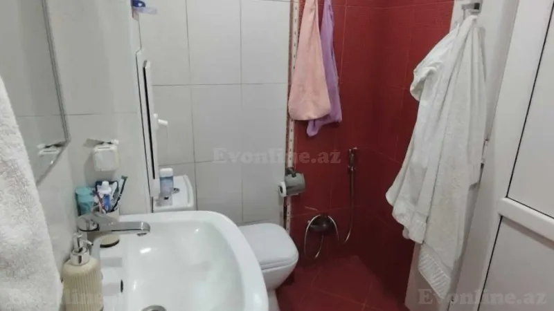 Satılır 3 otaqlı Mənzil Köhnə tikili 75 m² Neftçilər m. - şəkil 21