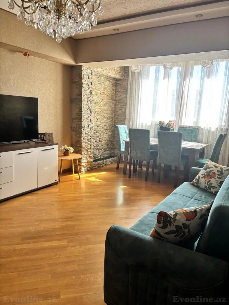 3 otaqlı Mənzil 65 m² 8-ci mikrorayon Satılır