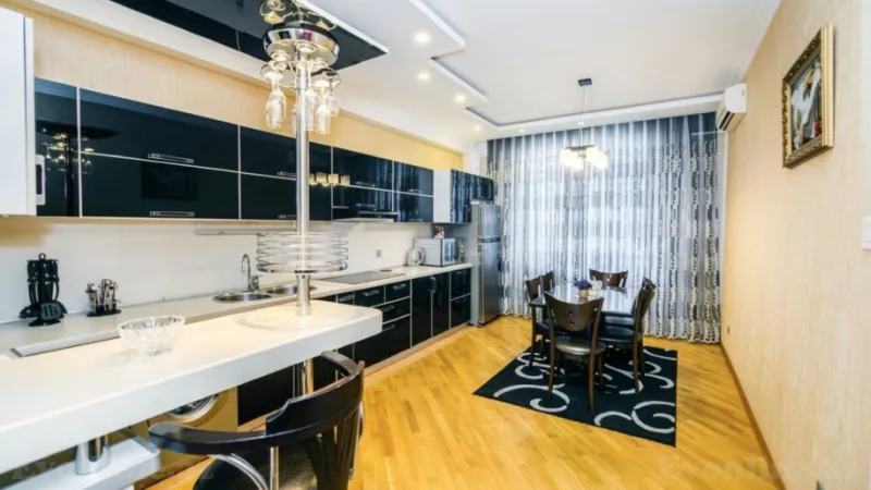 Kirayə verilir 3 otaqlı Mənzil Yeni tikili 220 m² 28 May m. - şəkil 4