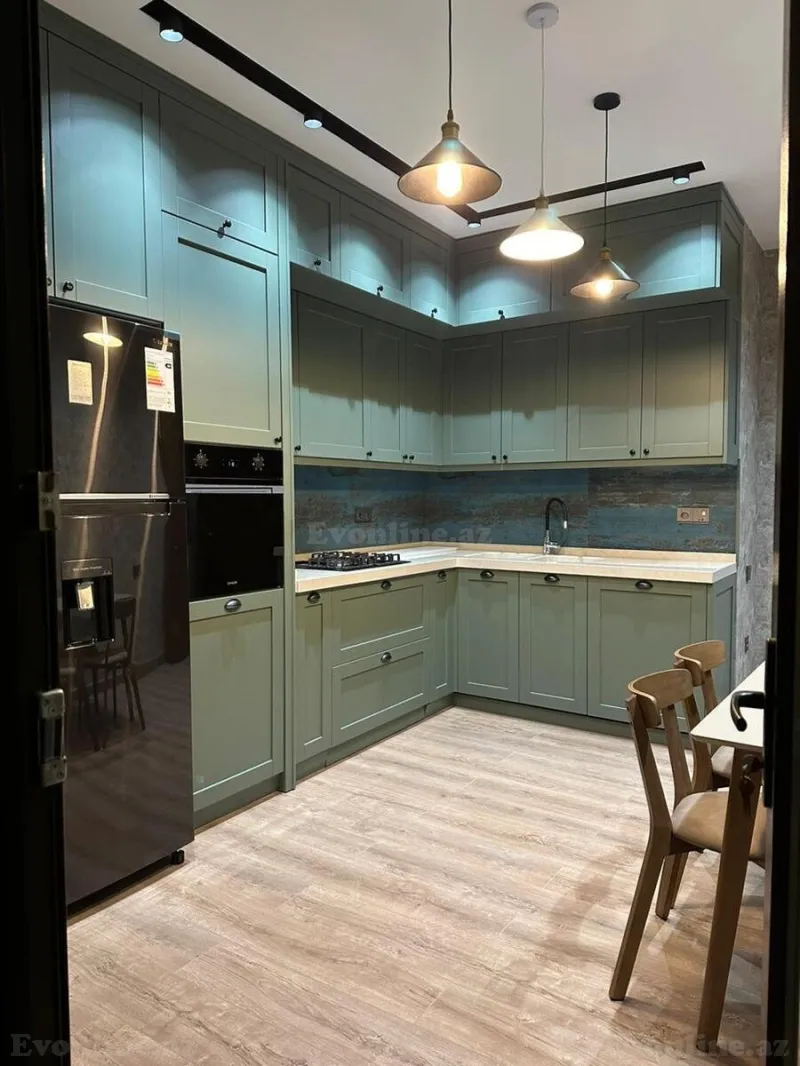 3 otaqlı Mənzil 141 m² 8 Noyabr m. Kirayə verilir