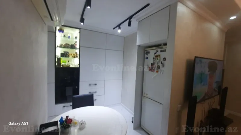 Satılır 2 otaqlı Mənzil Köhnə tikili 70 m² Elmlər Akademiyası m. - şəkil 13