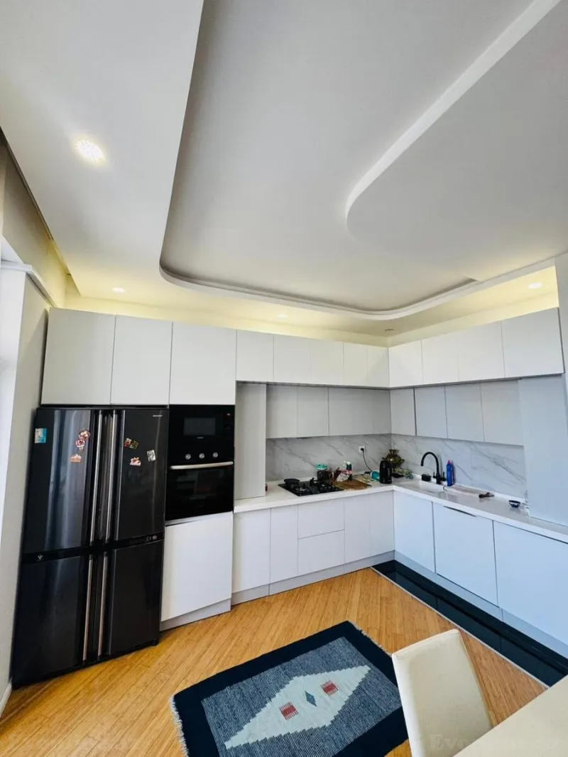 Satılır 4 otaqlı Mənzil Yeni tikili 170 m² Nəsimi r. - şəkil 2