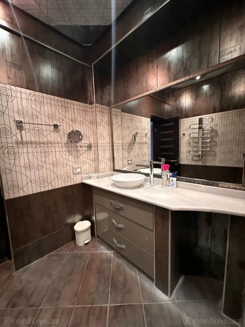 Satılır 4 otaqlı Mənzil Yeni tikili 205 m² 28 May m. - şəkil 16