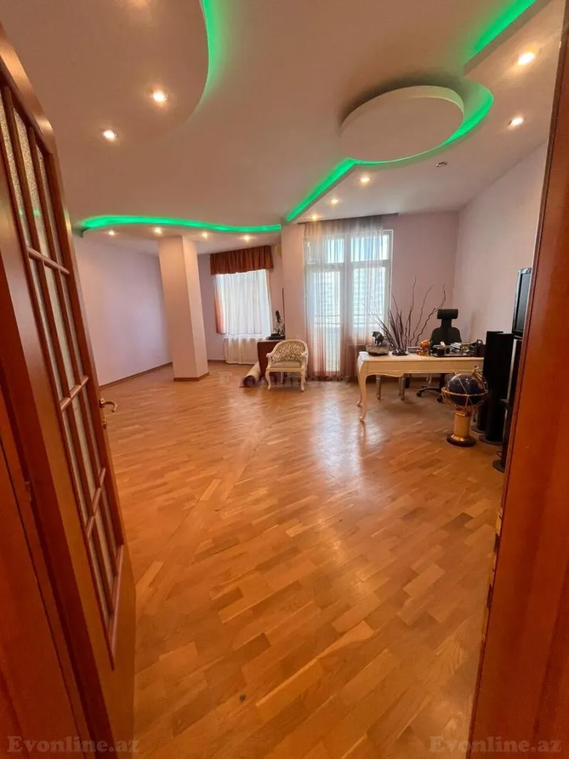 4 otaqlı Mənzil 198 m² Nizami m. Satılır