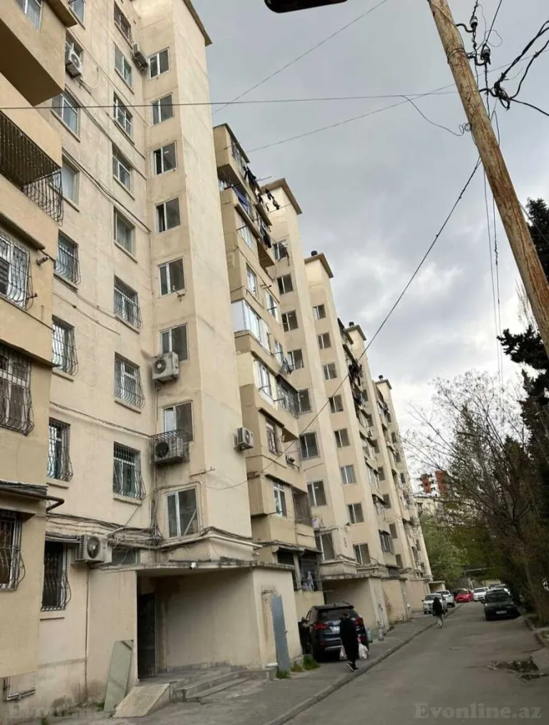 3 otaqlı Mənzil 70 m² 8-ci mikrorayon Satılır