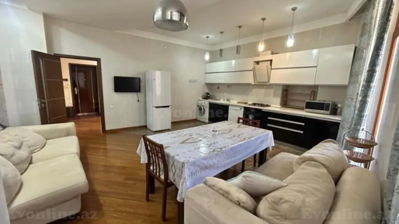3 otaqlı Mənzil 170 m² Elmlər Akademiyası m. Kirayə verilir