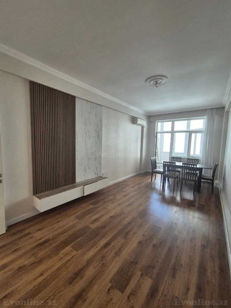 2 otaqlı Mənzil 80 m² İnşaatçılar m. Satılır