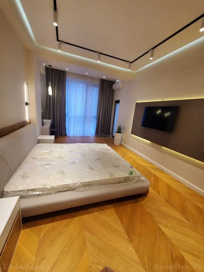 3 otaqlı Mənzil 160 m² İçərişəhər m. Kirayə verilir