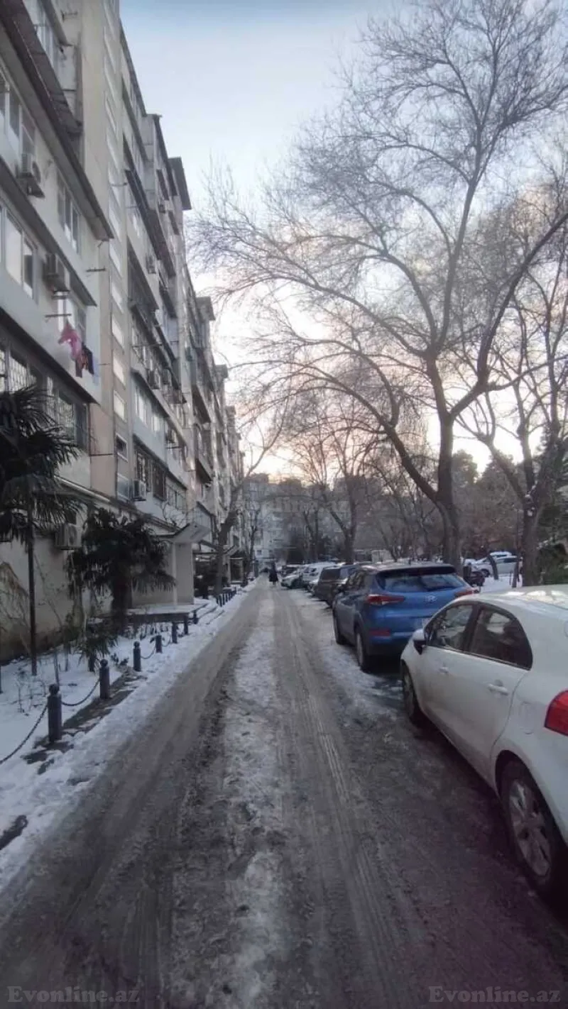 Satılır 5 otaqlı Mənzil Köhnə tikili 116 m² 8-ci mikrorayon - şəkil 2