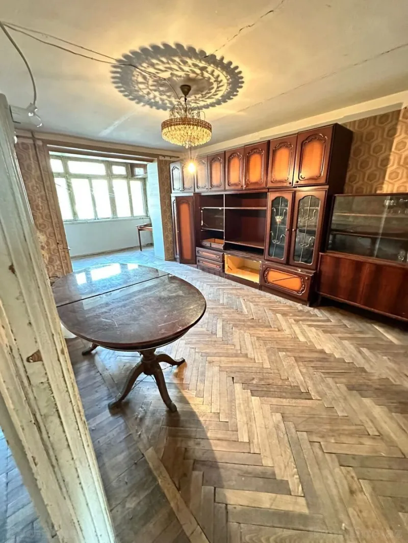 Satılır 3 otaqlı Mənzil Köhnə tikili 70 m² Gənclik m. - şəkil 2