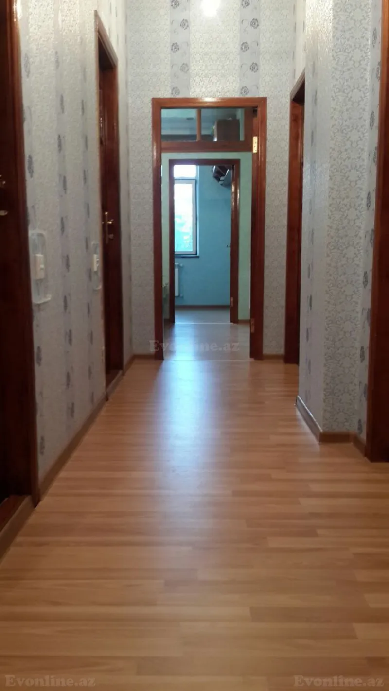 Bakı, Binəqədi r., Nəsimi m., 9-cu mikrorayonda 3 otaqlı mənzil satılır