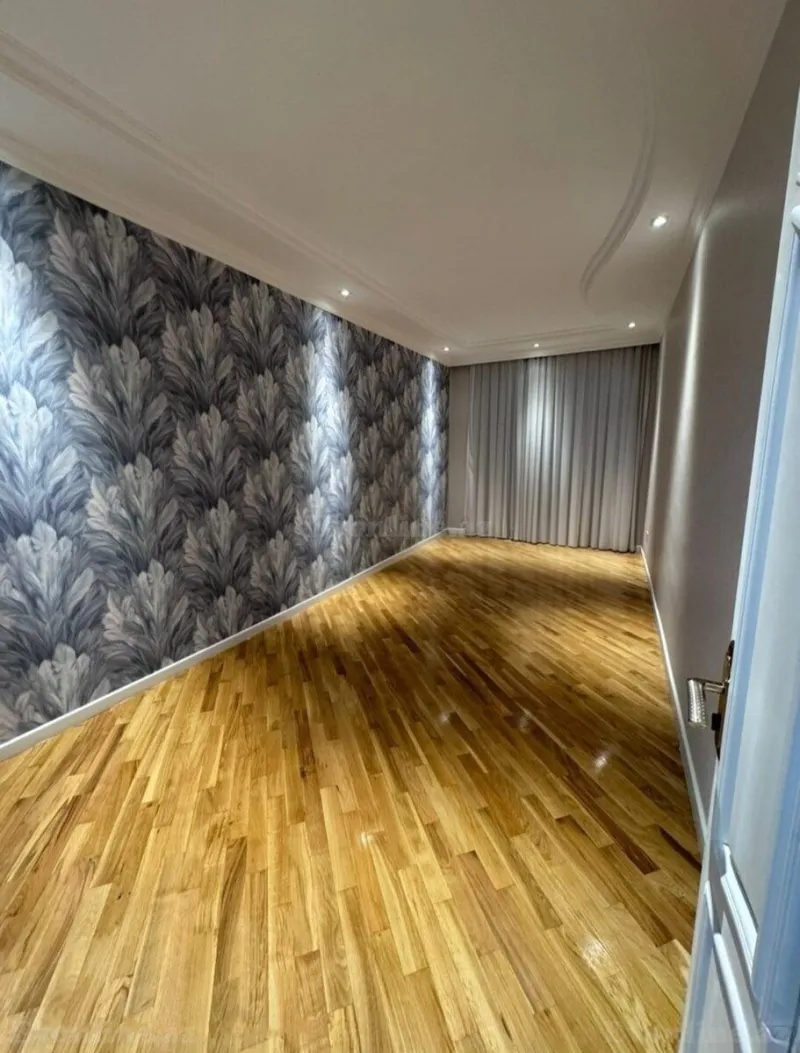 4 otaqlı Mənzil 160 m² İnşaatçılar m. Satılır