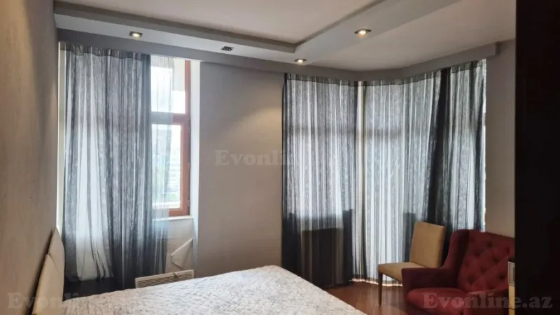 3 otaqlı Mənzil 120 m² Xətai m. Kirayə verilir