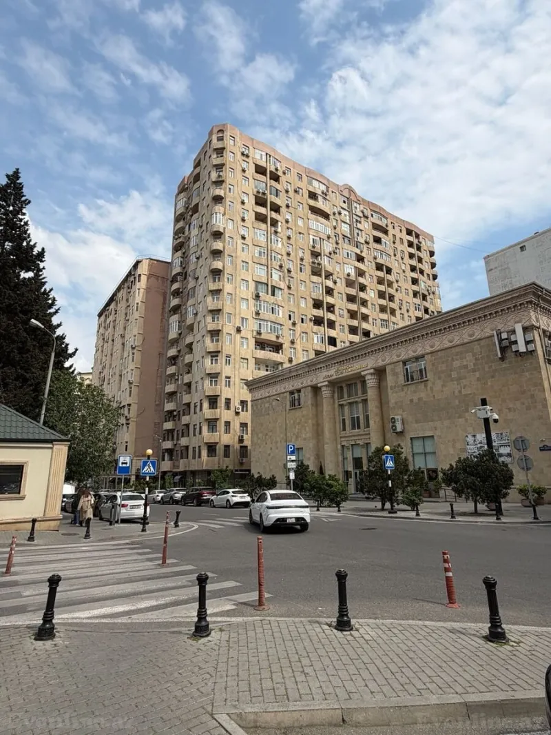 3 otaqlı Mənzil 110 m² Nizami m. Satılır