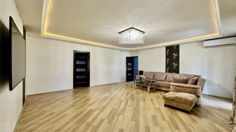 Kirayə verilir 3 otaqlı Mənzil Köhnə tikili 80 m² Neftçilər m. - şəkil 3