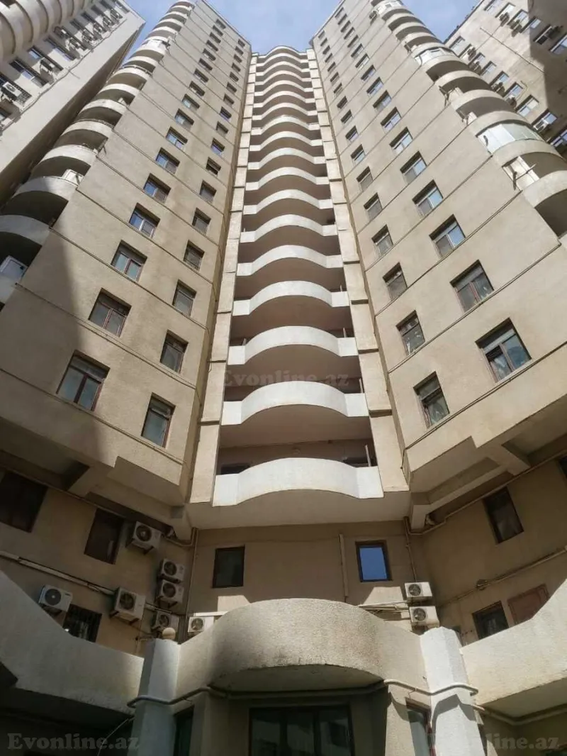 3 otaqlı Mənzil 90 m² Elmlər Akademiyası m. Satılır
