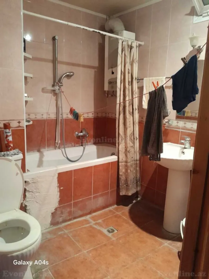 Satılır 2 otaqlı Mənzil Köhnə tikili 65 m² 8-ci mikrorayon - şəkil 2