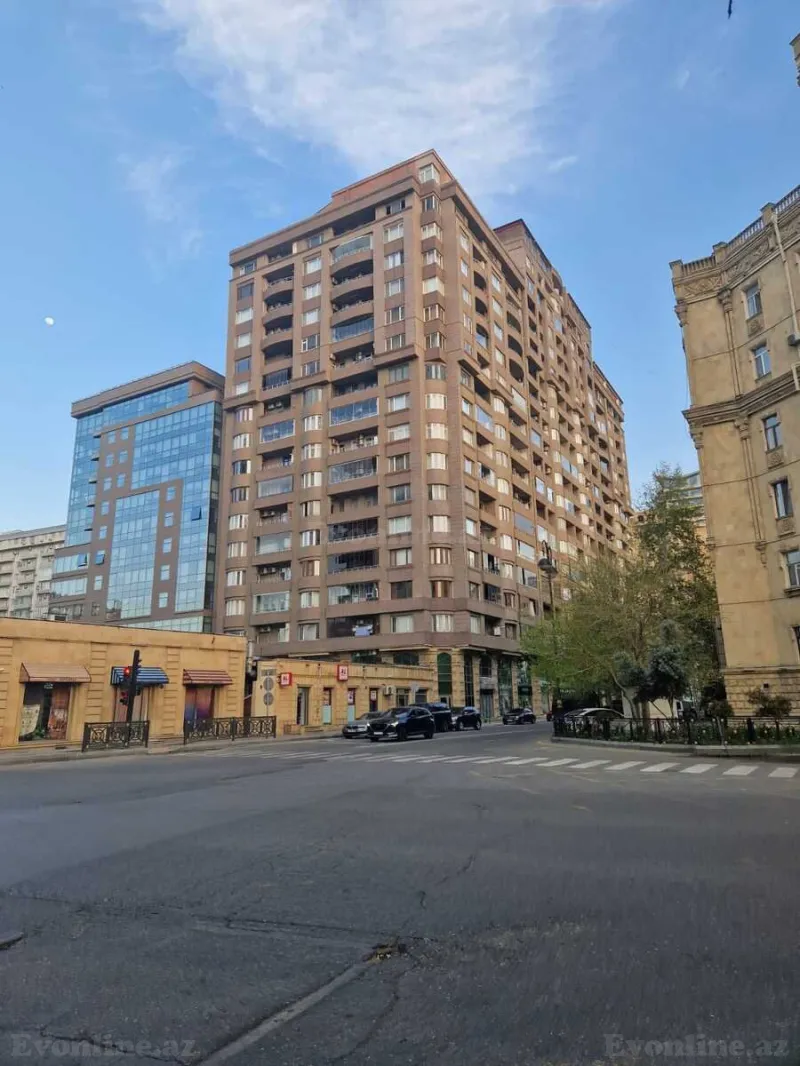 Satılır 5 otaqlı Mənzil Yeni tikili 280 m² 28 May m.