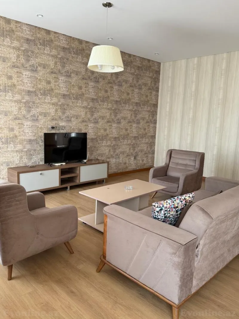 Kirayə verilir 4 otaqlı Mənzil Yeni tikili 175 m² Xətai m.
