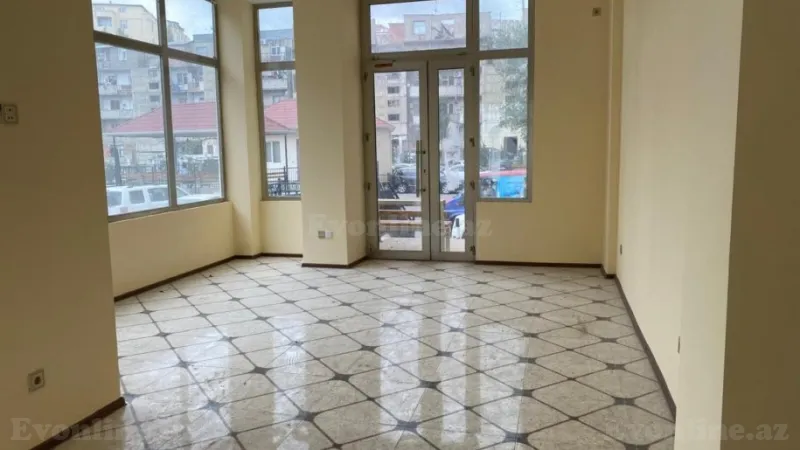 Obyekt 100 m² 9-cu mikrorayon Satılır