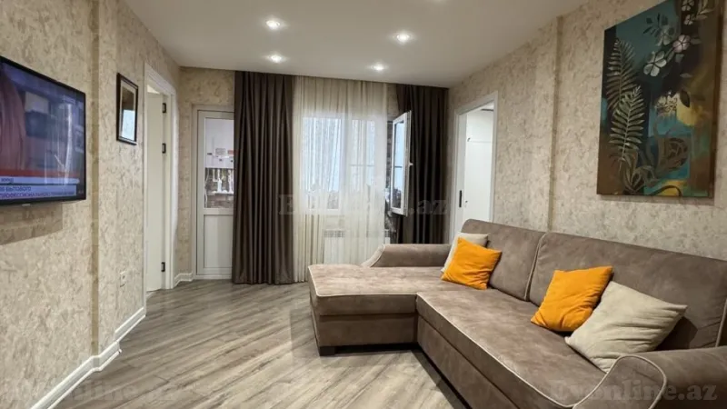 Satılır 4 otaqlı Mənzil Köhnə tikili 100 m² İnşaatçılar m.