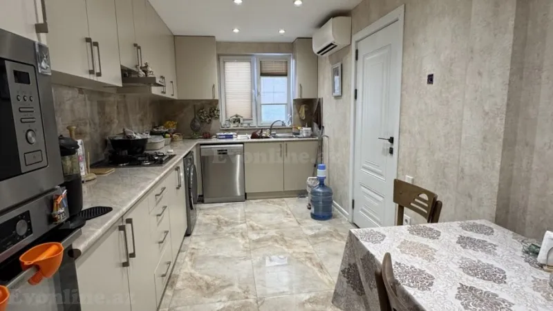 Satılır 4 otaqlı Mənzil Köhnə tikili 100 m² İnşaatçılar m. - şəkil 3