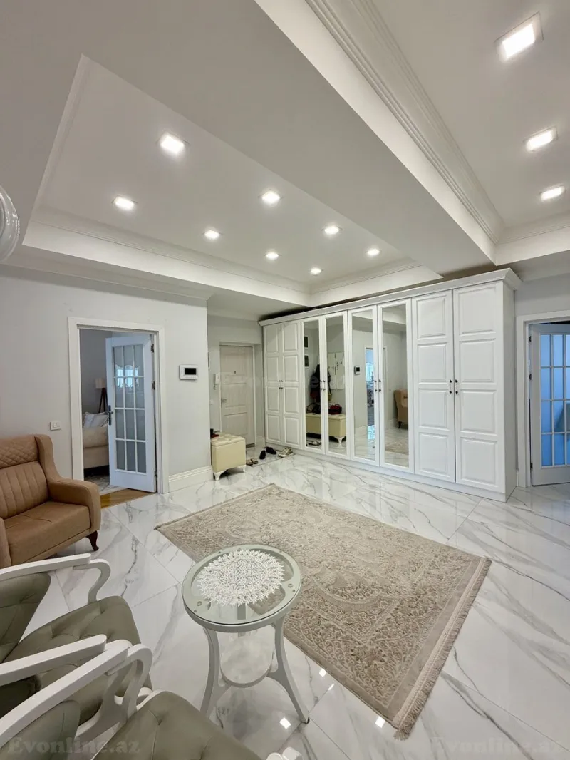 3 otaqlı Mənzil 156 m² Elmlər Akademiyası m. Satılır