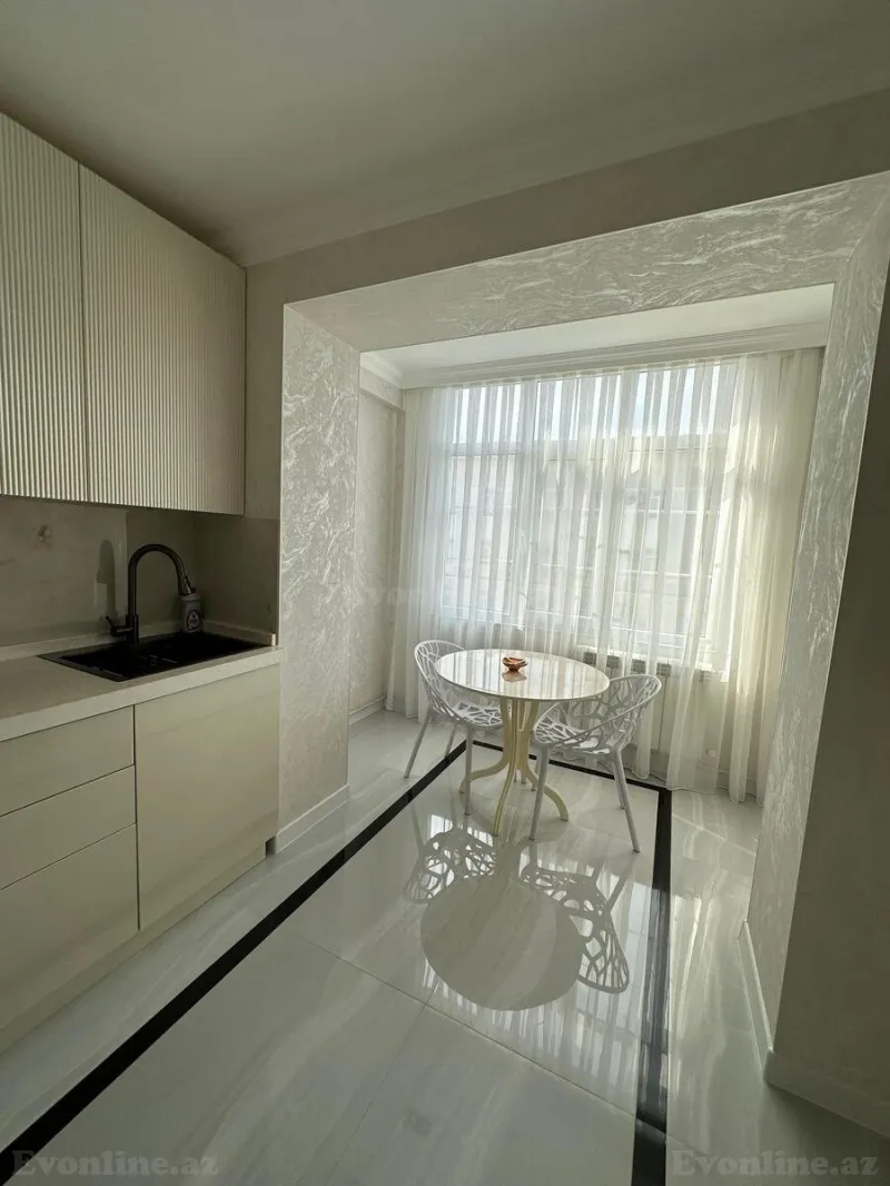 Kirayə verilir 3 otaqlı Mənzil Köhnə tikili 180 m² 28 May m. - şəkil 8