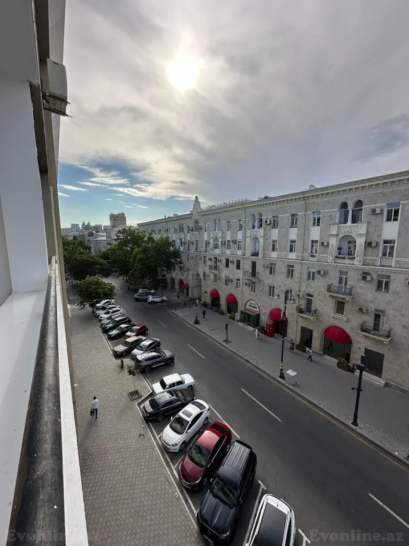 Kirayə verilir 3 otaqlı Mənzil Köhnə tikili 180 m² 28 May m. - şəkil 10