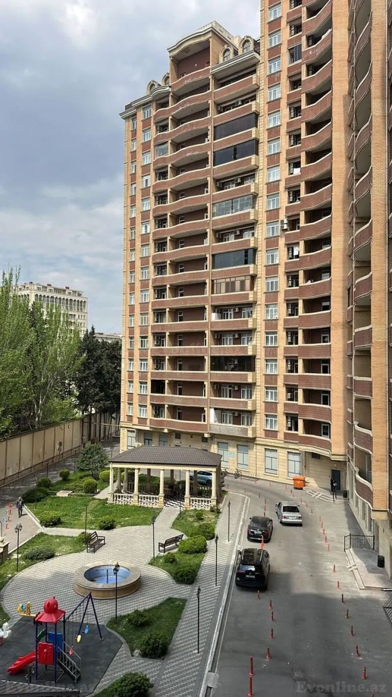 3 otaqlı Mənzil 130 m² Gənclik m. Satılır