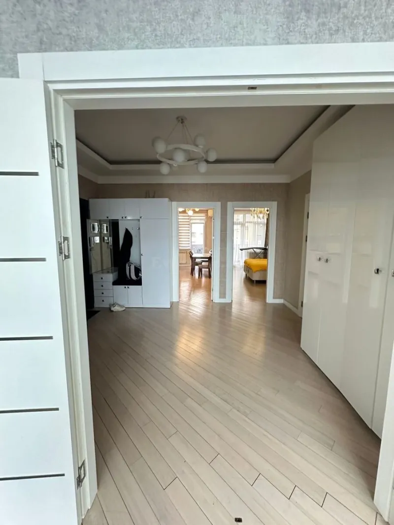 Satılır 3 otaqlı Mənzil Yeni tikili 130 m² Gənclik m. - şəkil 19