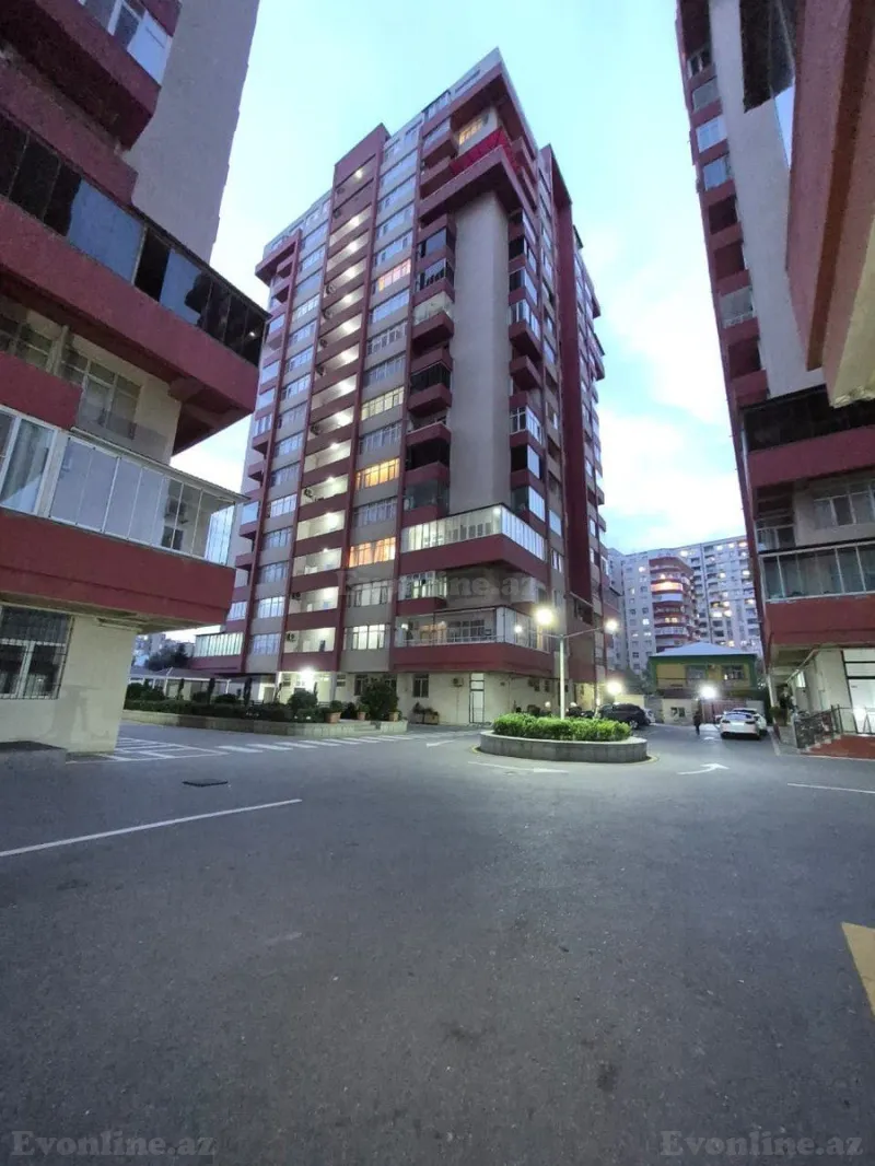 3 otaqlı Mənzil 70 m² Neftçilər m. Satılır