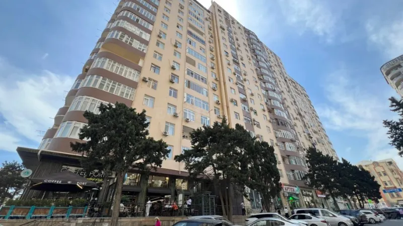 4 otaqlı Mənzil 130 m² Elmlər Akademiyası m. Satılır