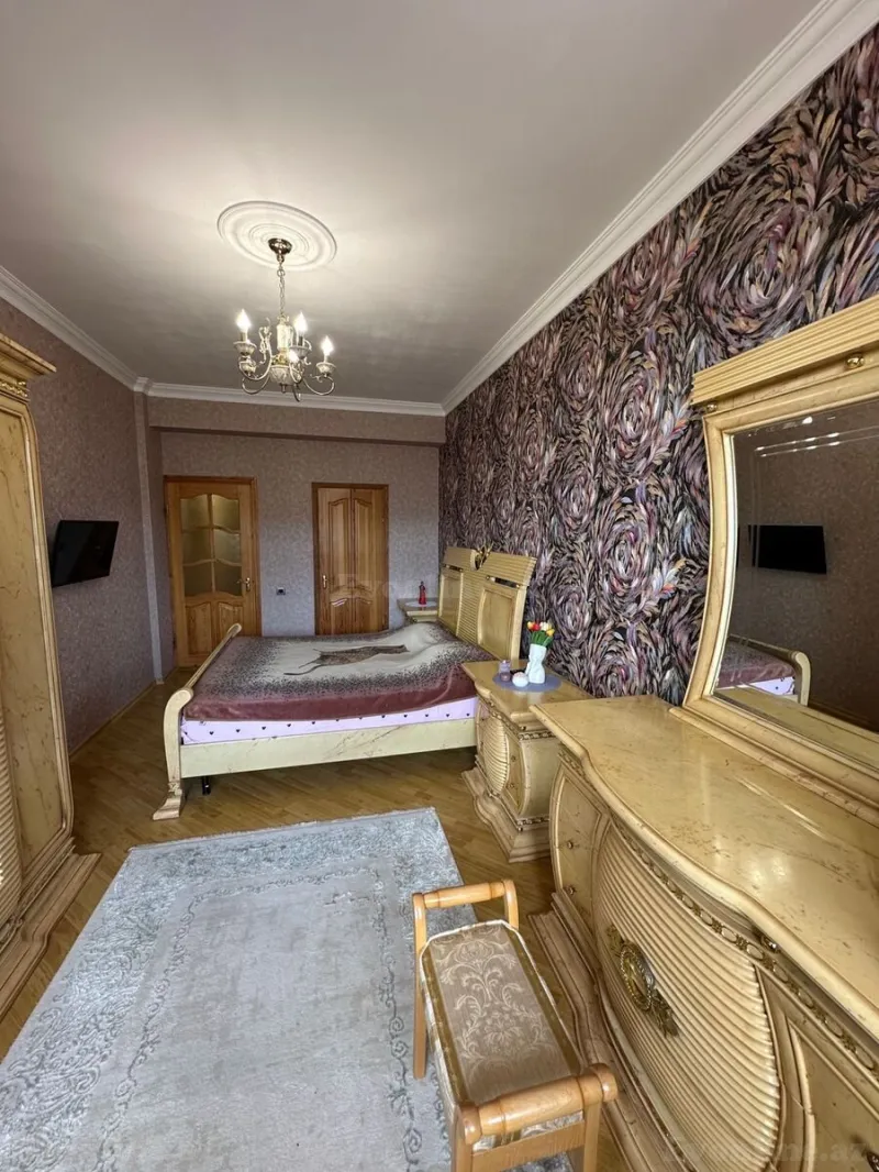 Satılır 4 otaqlı Mənzil Yeni tikili 130 m² Elmlər Akademiyası m. - şəkil 10