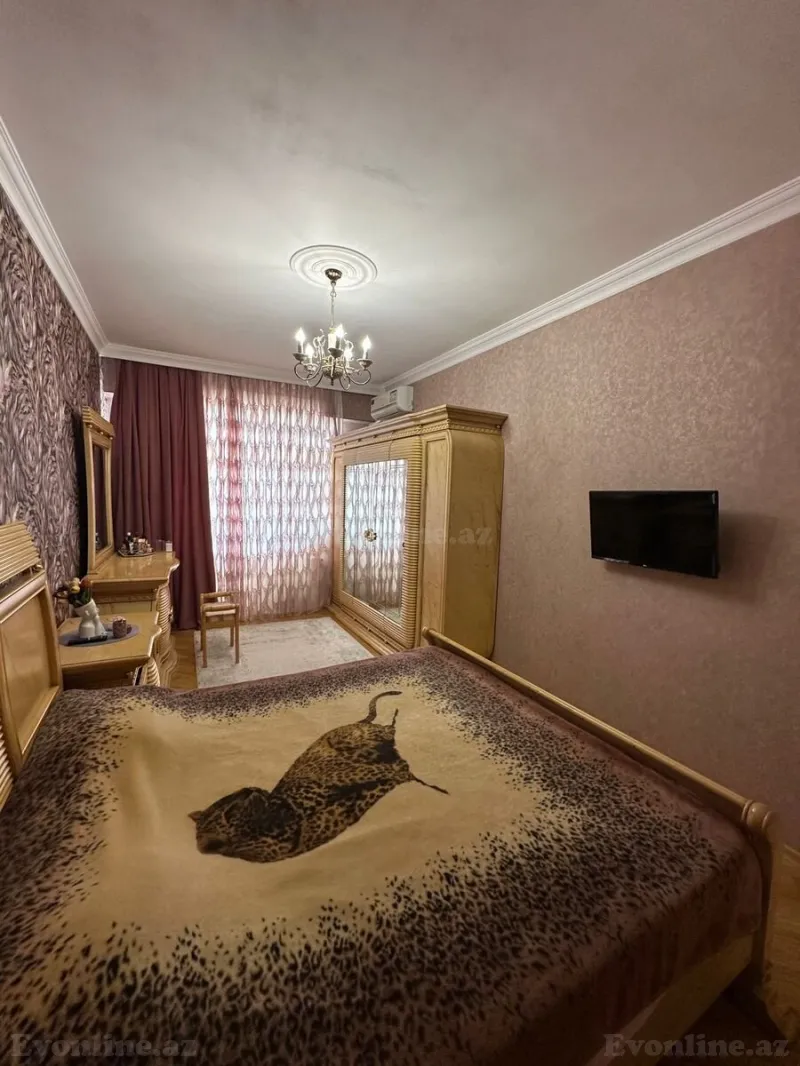 Satılır 4 otaqlı Mənzil Yeni tikili 130 m² Elmlər Akademiyası m. - şəkil 13
