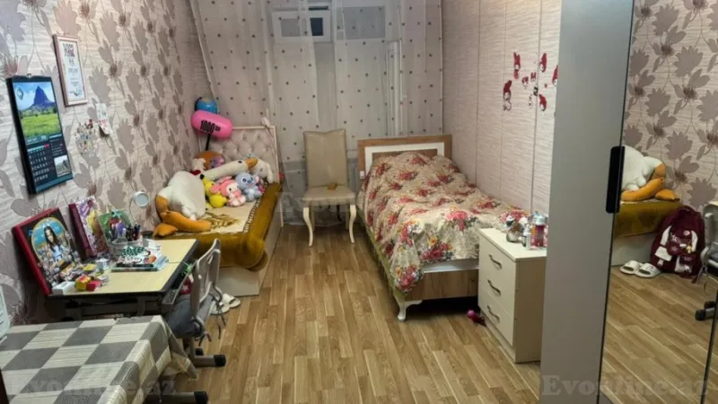 Satılır 3 otaqlı Mənzil Köhnə tikili 80 m² Neftçilər m. - şəkil 4