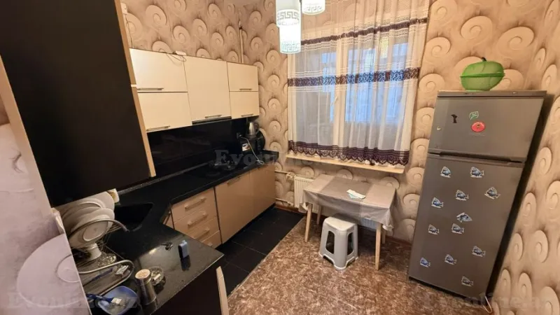 3 otaqlı Mənzil 100 m² 8 Noyabr m. Kirayə verilir