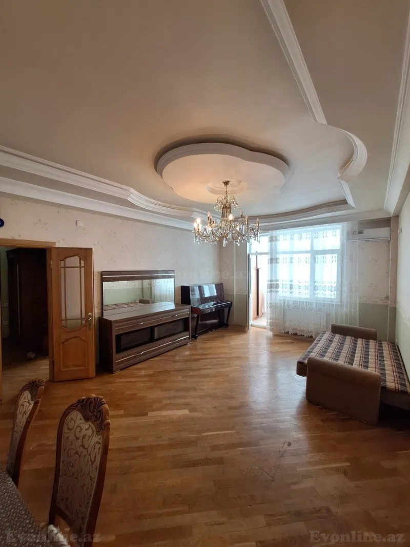 3 otaqlı Mənzil 120 m² Səbail r. Kirayə verilir