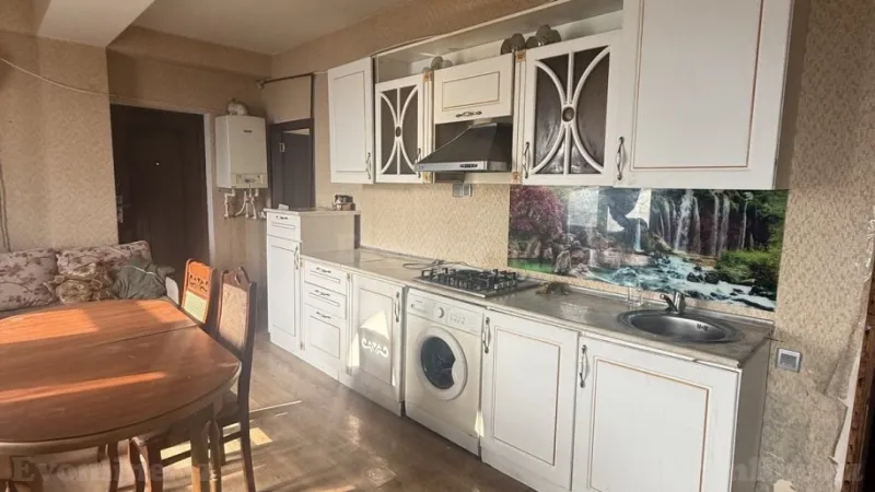 2 otaqlı Mənzil 70 m² 9-cu mikrorayon Kirayə verilir