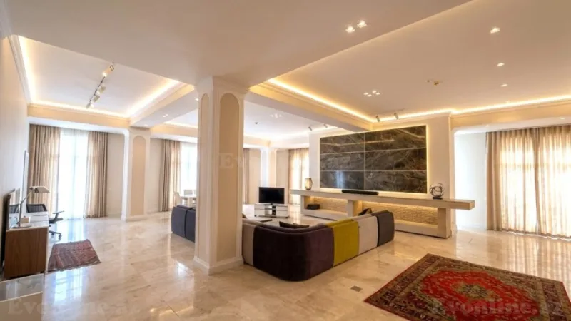 5 otaqlı Mənzil 850 m² 28 May m. Satılır