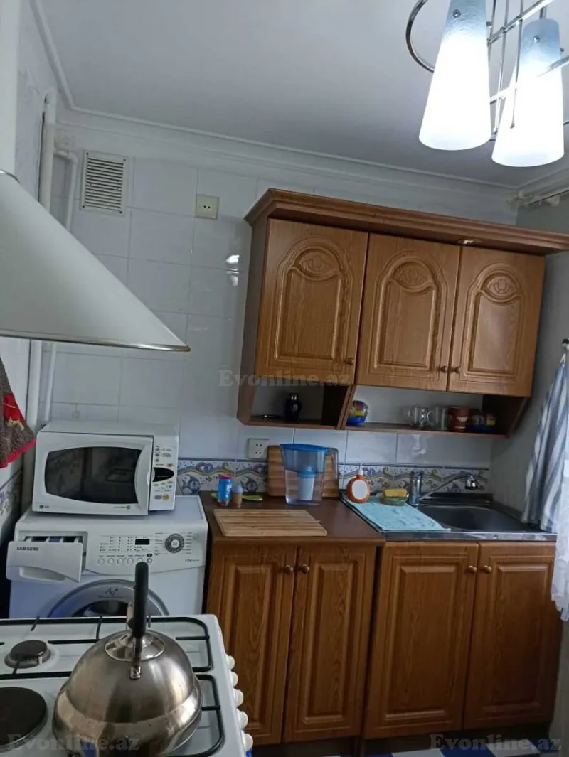 Satılır 2 otaqlı Mənzil Köhnə tikili 55 m² Yasamal r. - şəkil 3